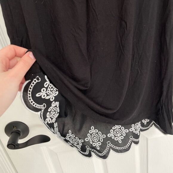 Ann Taylor LOFT Black Tank White Lace Crochet Hem Crew Neck Women’s Size M - Picture 2 of 7